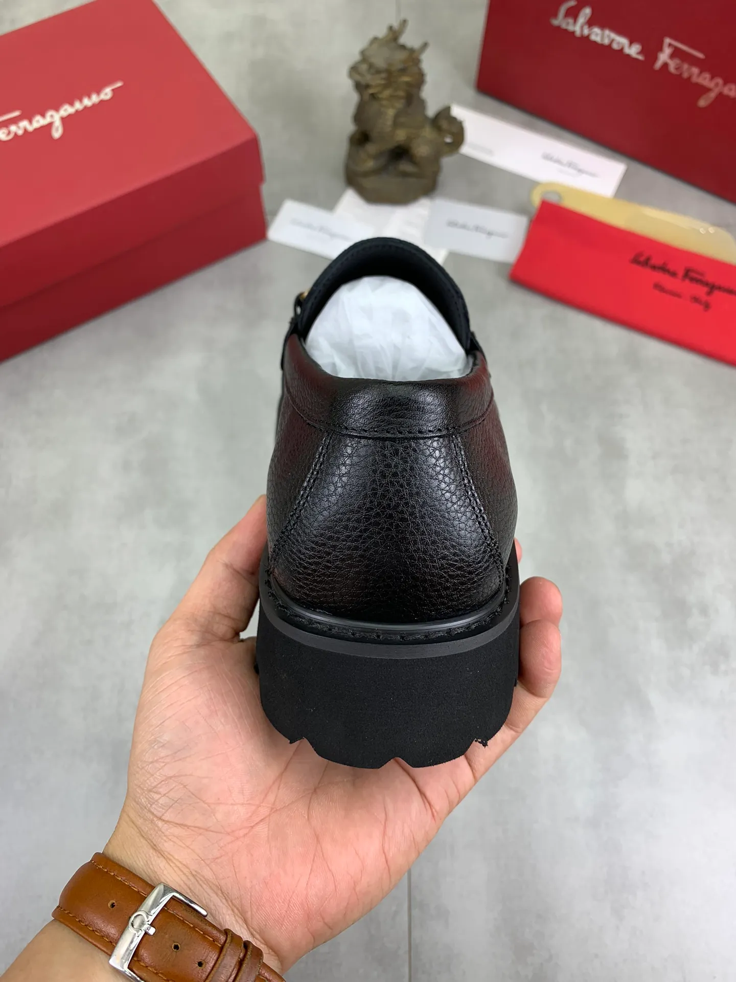 Men's Men's Shoes 💰P460💰[New Style] Water-dyed Niuli 🆘[Salvatore Ferragamo] Ferragamo's latest casual business leather shoes for men! Available at counters simultaneously! The fabric is made of specially imported original calfskin, the lining is made of imported water-dyed cowhide, and the original lightweight foam outsole is absolutely luxurious and leads the fashion trend. Matching code: 38-45; 3️⃣ colors available